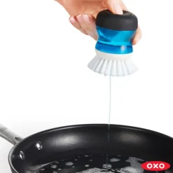 Brosserie<OXO Brosse à vaisselle ronde distributrice de savon avec support,